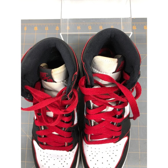 Air Jordan 1 Retro High OG GS Bloodline Size 5.5 Youth Women 7 w 575441-062 main image 5